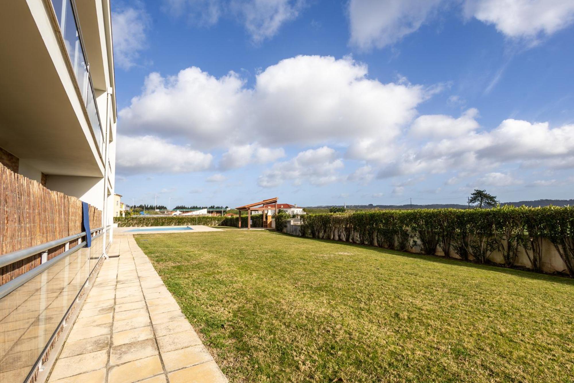 Carmen - Vista para o jardim São Martinho do Porto Exterior foto